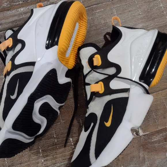 Nike Infinity - Picture 2 of 5